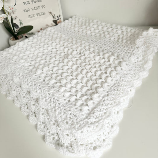 Couverture blanche en crochet